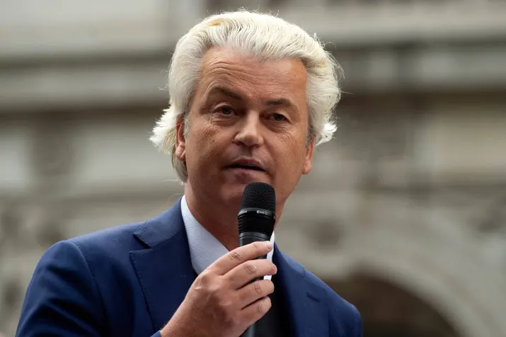 wilder doet aangifte tegen azarkan