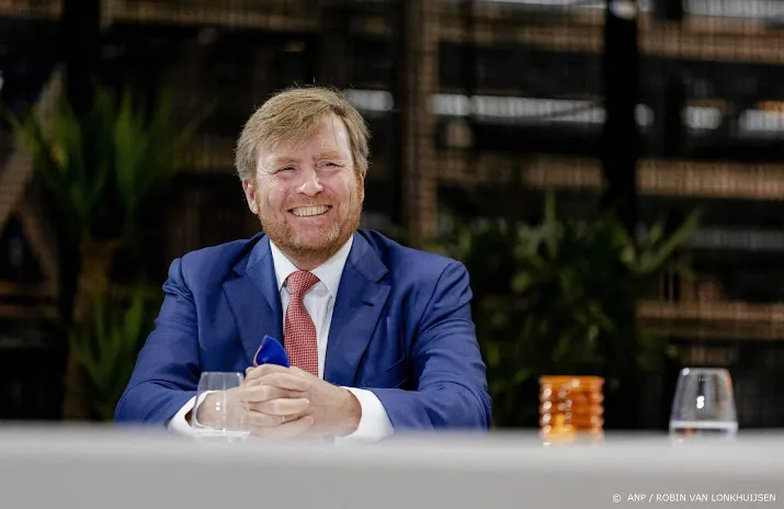 willem alexander heeft eerste coronaprik gehad