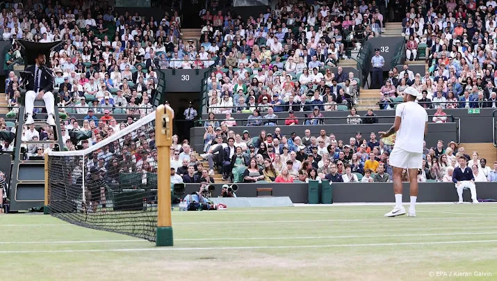 wimbledon geeft kyrgios en tsitsipas boete voor onsportief gedrag