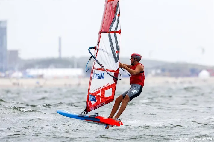 windfoiler van opzeeland aan kop wk badloe naar derde plaats