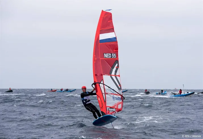 windsurfer van opzeeland neemt leiding bij wk in den haag