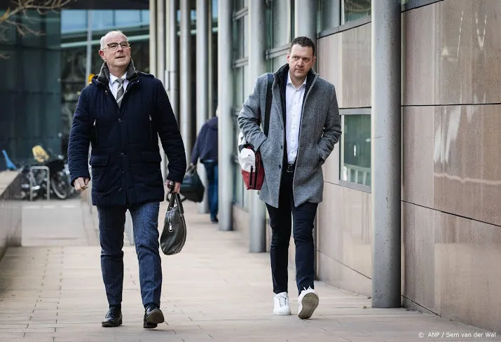 winkeliersvereniging inretail met pijn in de buik bij rechter