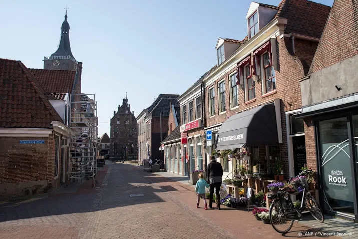 winkelstraat weer wat drukker na stille weken door coronavirus