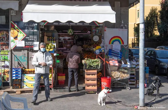winkelverkopen italie omhoog voor lockdown tegen virus
