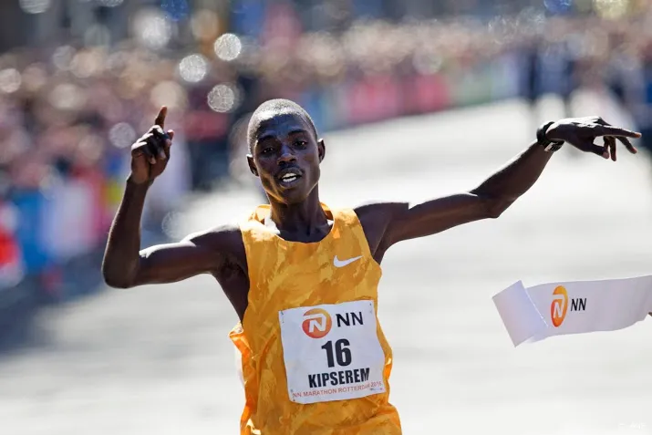 winnaar van 2016 terug in marathon rotterdam