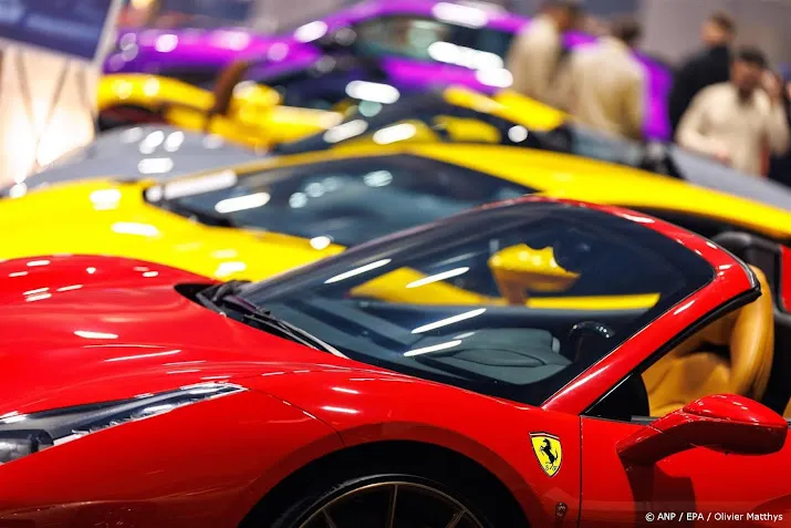 winst sportwagenmerk ferrari voor het eerst boven 1 miljard