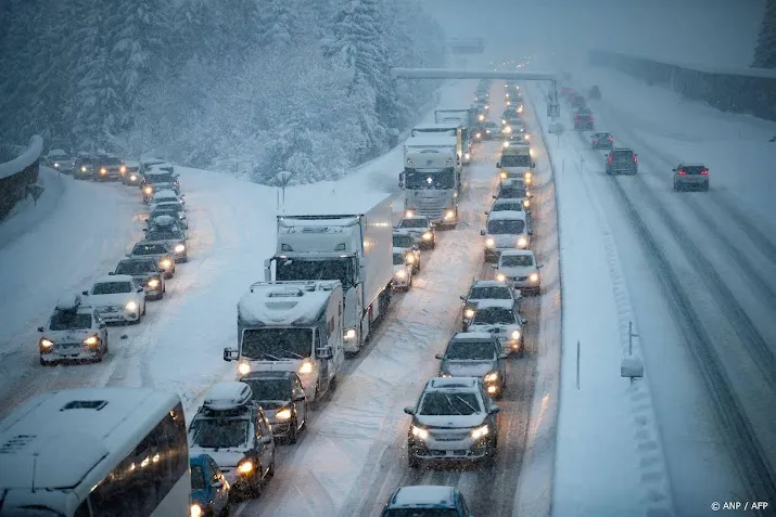 wintersportverkeer loopt vertraging op in oostenrijk