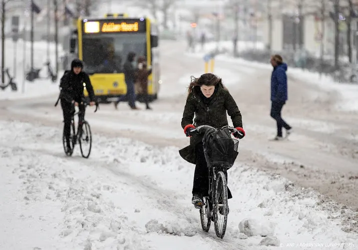 winterweer beinvloedt ook maandag het openbare leven