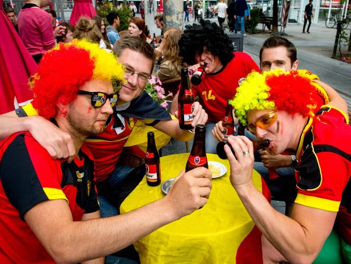 wk voetbal te zien op amsterdamse terrassen
