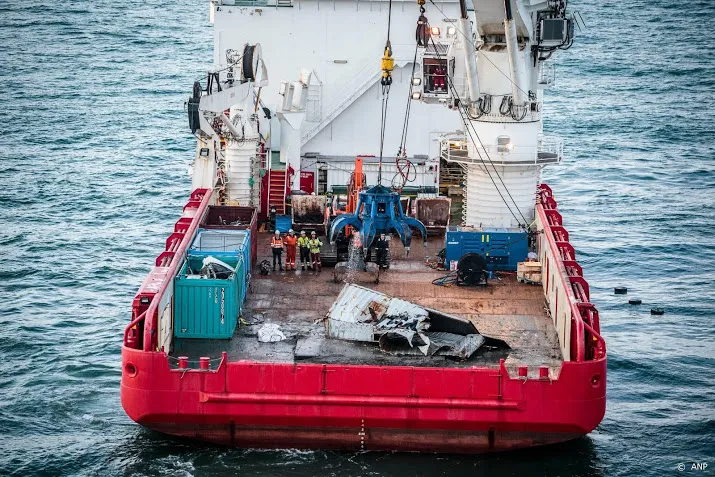 wnf containers misschien op schelpdierbank