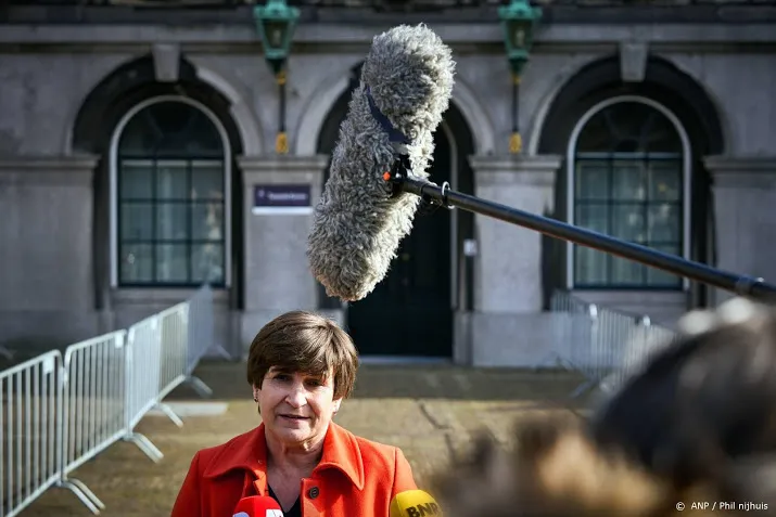 woede in kamer over geweld tegen journalisten bij kerken