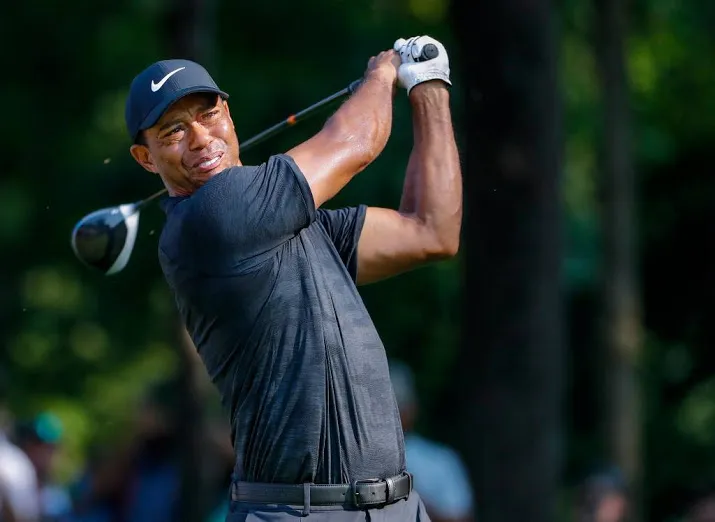 woods meldt zich bovenin op pga championship