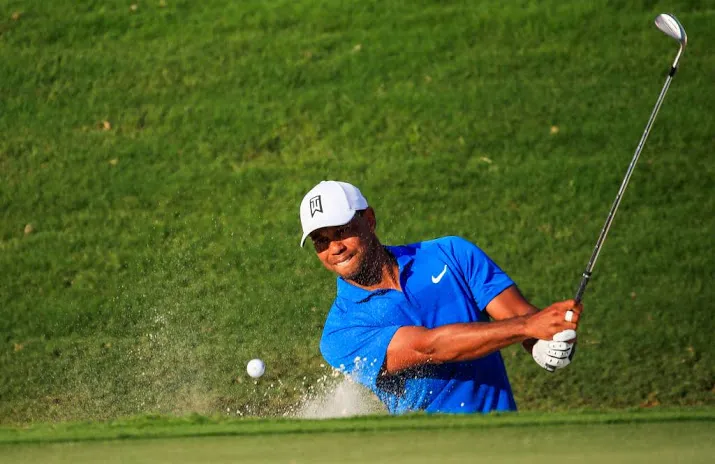 woods met drie slagen voorsprong slotronde in