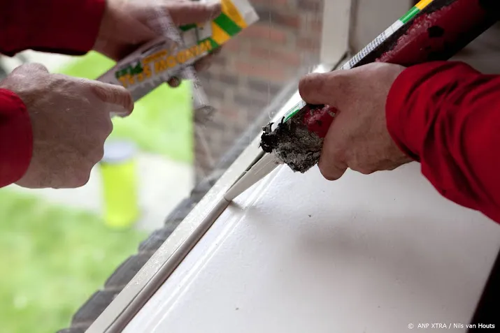 woonbond pak enkel glas in huurwoningen alvast aan