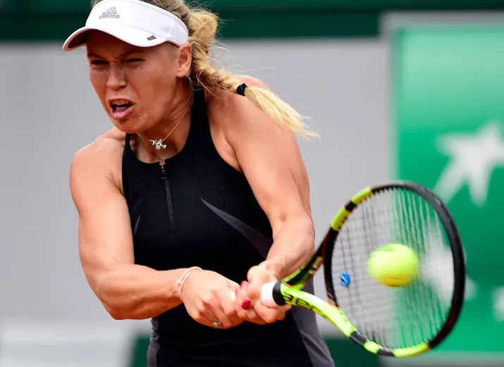 wozniacki eenvoudig verder in parijs