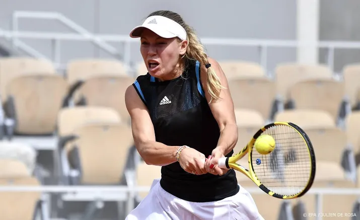 wozniacki onderuit in eerste ronde in parijs