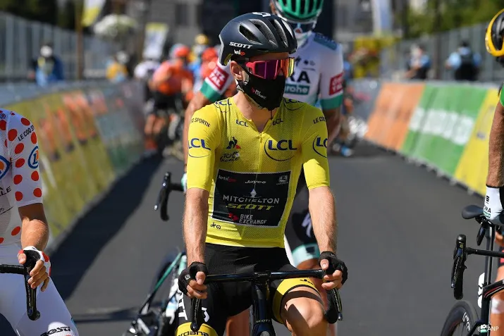 yates behoudt gele trui tijdverlies dumoulin