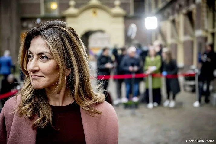 yesilgoz betreurt het dat boas religieuze uitingen mogen dragen