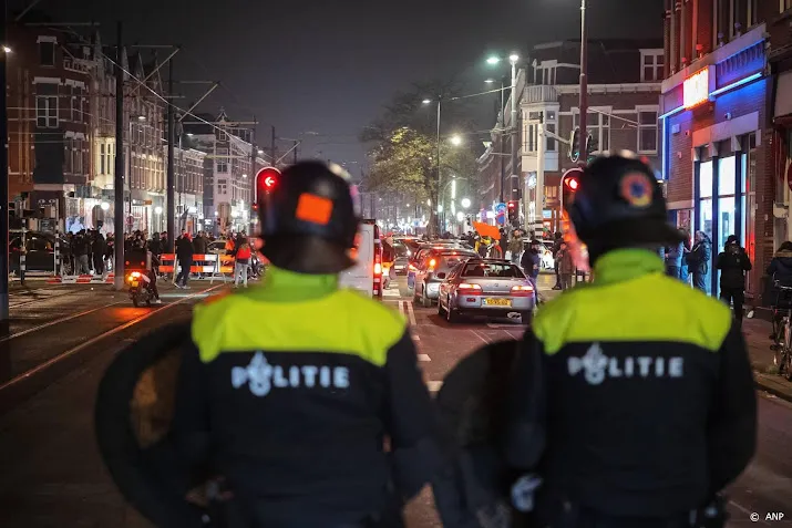 yesilgoz prijst adequaat optreden politie bij voetbalrellen