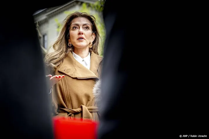 yesilgoz wacht af wat wilders gaat zeggen op congres in boedapest
