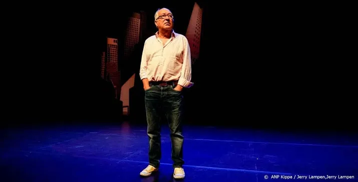 youp van t hek hoopt op 250 man publiek voor oudejaarsconference