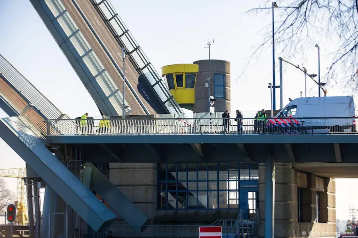 zaanstad zet extra brugwachters in