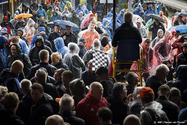 zandvoort stroomt vol met duizenden fans voor formule 1