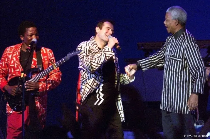 zanger activist johnny clegg 66 overleden