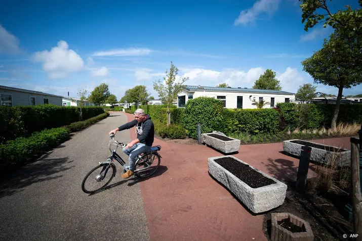 zeeland gaat geleidelijk meer toeristen toelaten
