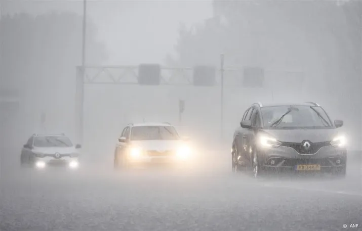 zeer zware avondspits verwacht door onweer en hagel
