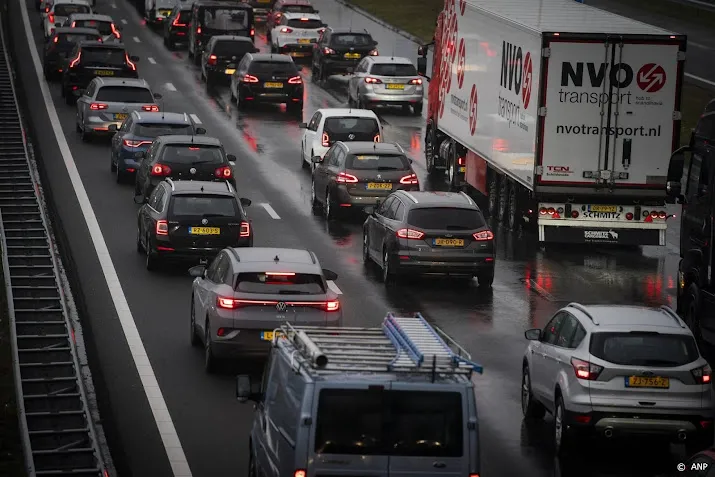 zeer zware spits verwacht op dinsdag door zware regenbuien