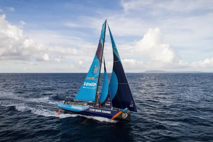 zeilboot vestas verliest mast in ocean race