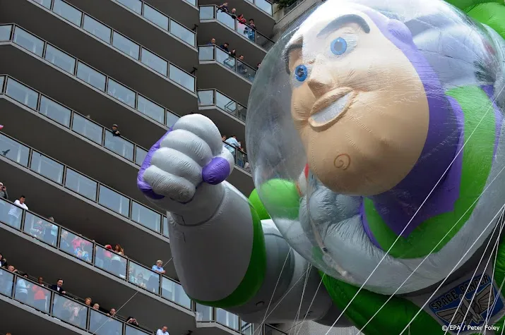 zeker 14 landen weren animatiefilm lightyear vanwege gayzoen