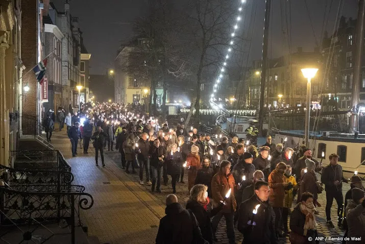 zeker 5000 betogers lopen mee in fakkeltocht in groningen