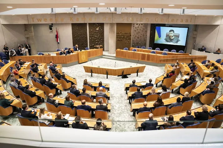 zelenski vraagt aandacht voor wederopbouw oekraine
