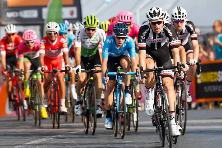 zelfde achttien wielerteams in worldtour