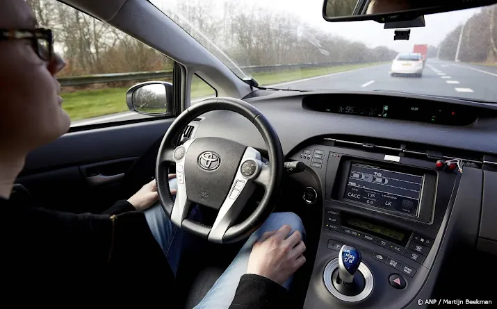 zelfrijdende auto tno kan met ai enkele seconden vooruitkijken