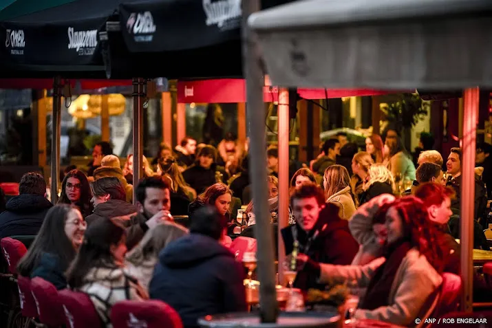 zes aanhoudingen tijdens onrustige uitgaansnacht in tilburg