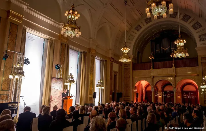 zes kanshebbers op grote poezieprijs