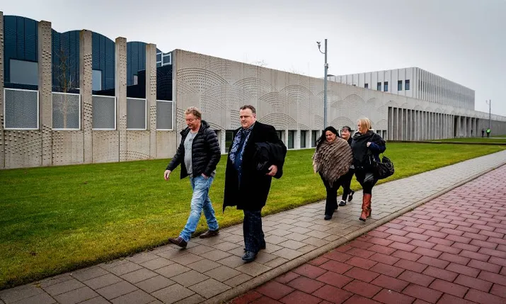 zes maanden voorwaardelijk in zaak henriquez