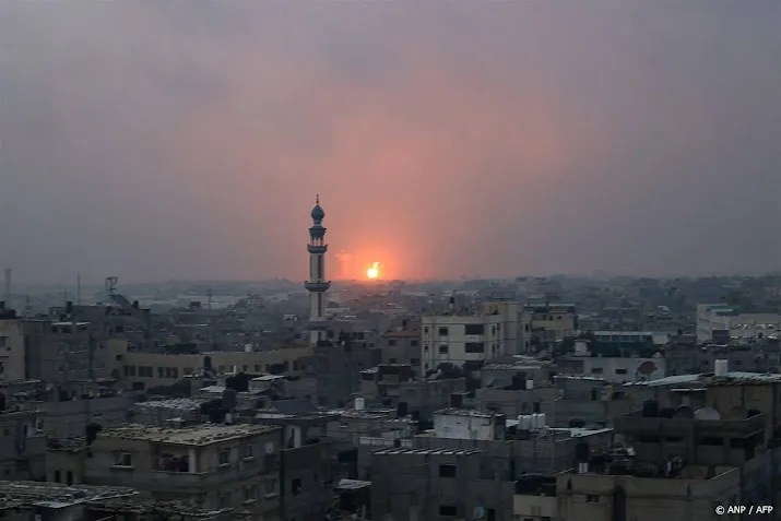 zes nederlanders weg uit gazastrook