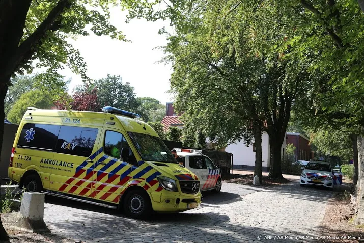 zes verdachten gewelddadige overvallen op bners blijven in cel