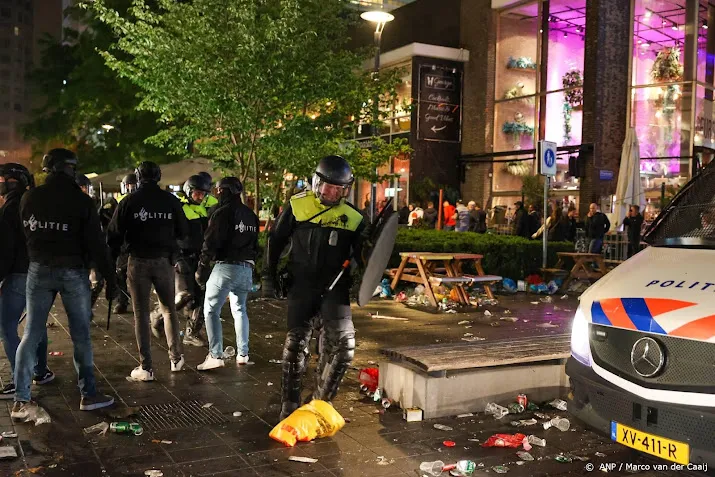 zestien arrestanten nog vast na ongeregeldheden rotterdam