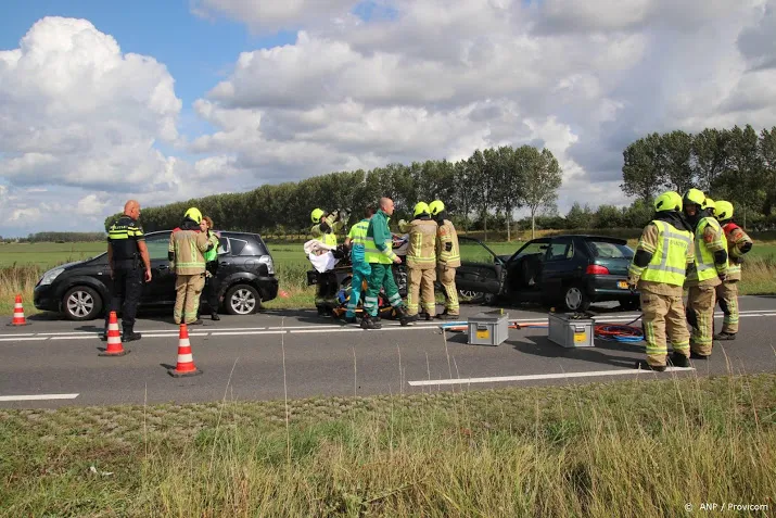 zestien gewonden door verkeersongeval zeeland