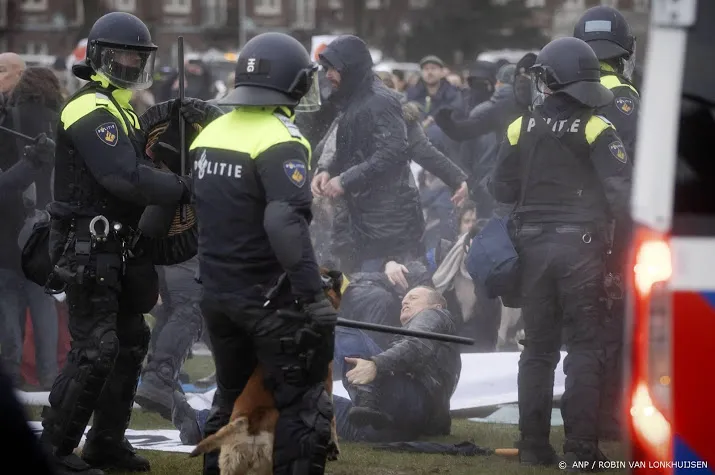 zestien verdachten aangehouden voor rellen museumplein