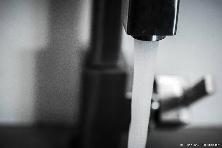 zet kranen open om legionella te voorkomen