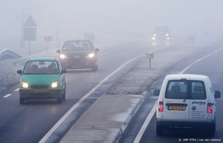 zicht lokaal minder dan 50 meter door mist