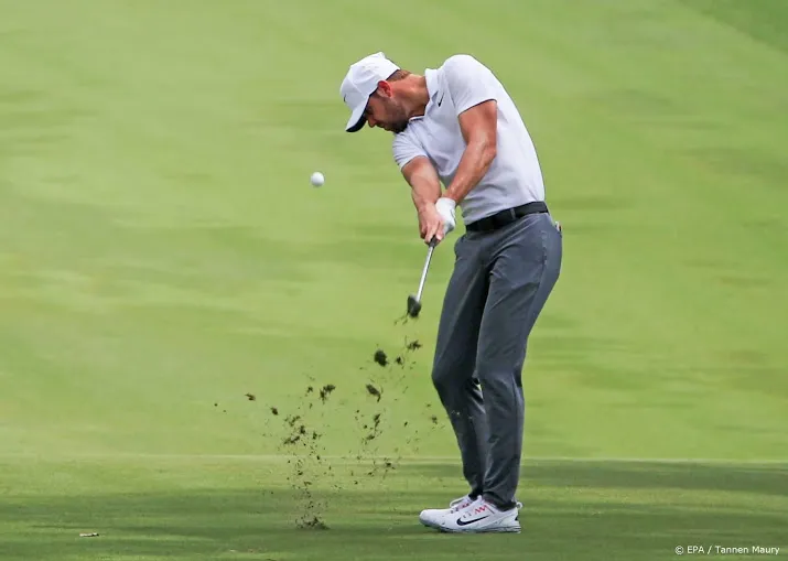 zieke golfer tway leidt in kampioenenbal