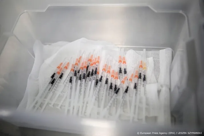 ziekenhuizen zoeken 2000 nederlanders voor proef coronavaccin