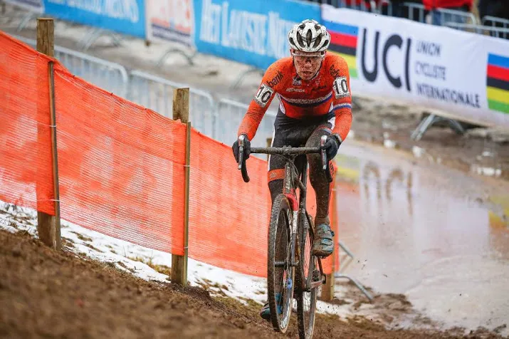 zilver veldrijder nieuwenhuis op wk beloften